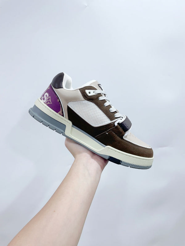 Sneaker LV Trainer con cinturino in velcro in pelle di vacchetta marrone
