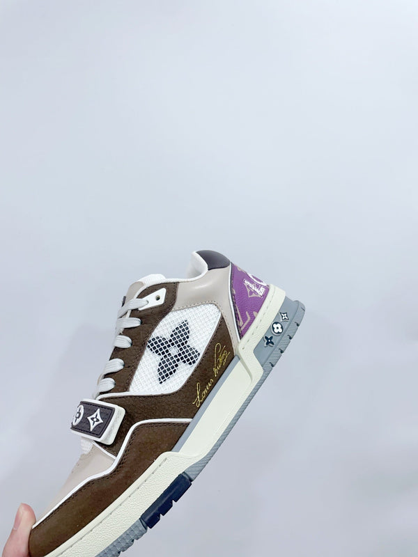 Sneaker LV Trainer con cinturino in velcro in pelle di vacchetta marrone