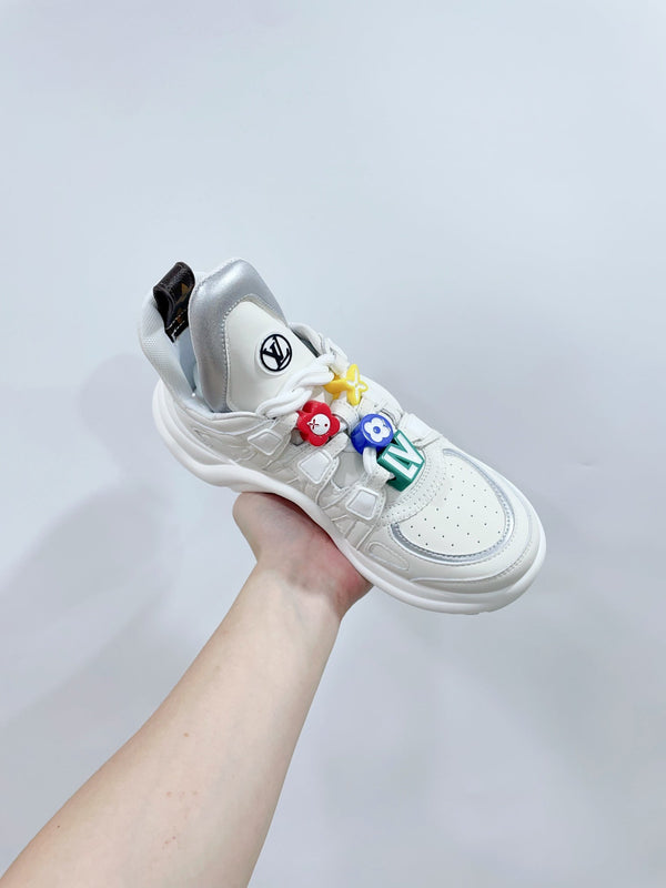 Scarpe sportive LV Archlight bianche con bordo grigio in pelle di vitello