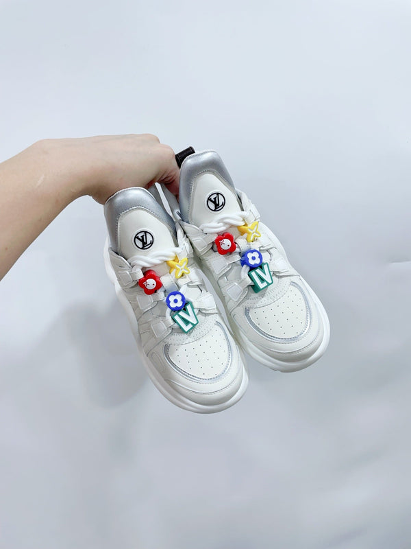 Scarpe sportive LV Archlight bianche con bordo grigio in pelle di vitello