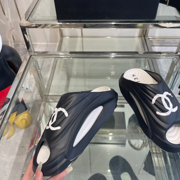 Ciabatte CC in schiuma nera e bianca 204131