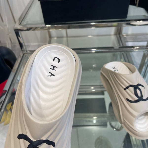 Ciabatte CC in schiuma color crema 204139