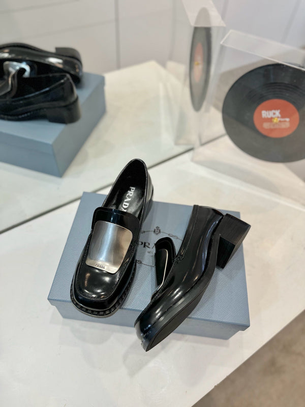 Prad 26s Metal Plate Loafers Black Brushed Leather 941513