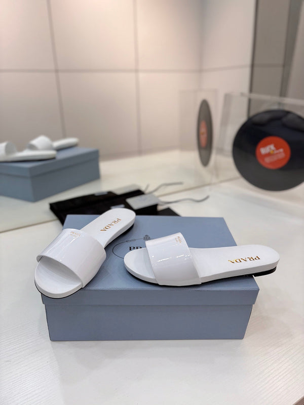 Pra Slides White Patent Leather 834597