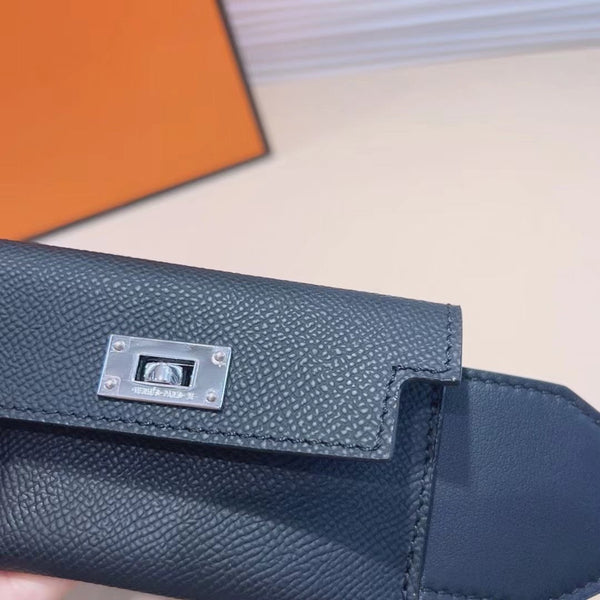 Tracolla Kelly Pocket 50mm nera Epsom con hardware in argento