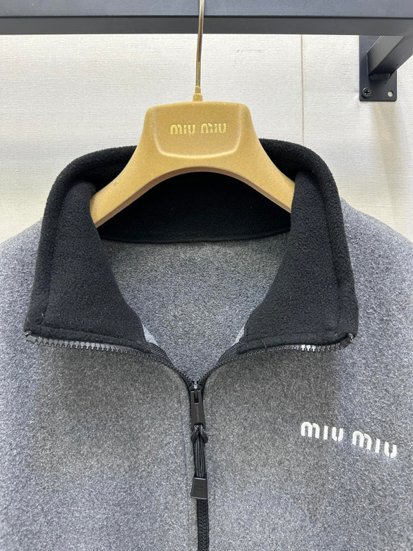 Miu Miu Veste à capuche zippée en polaire brodée gris foncé cachemire 346110