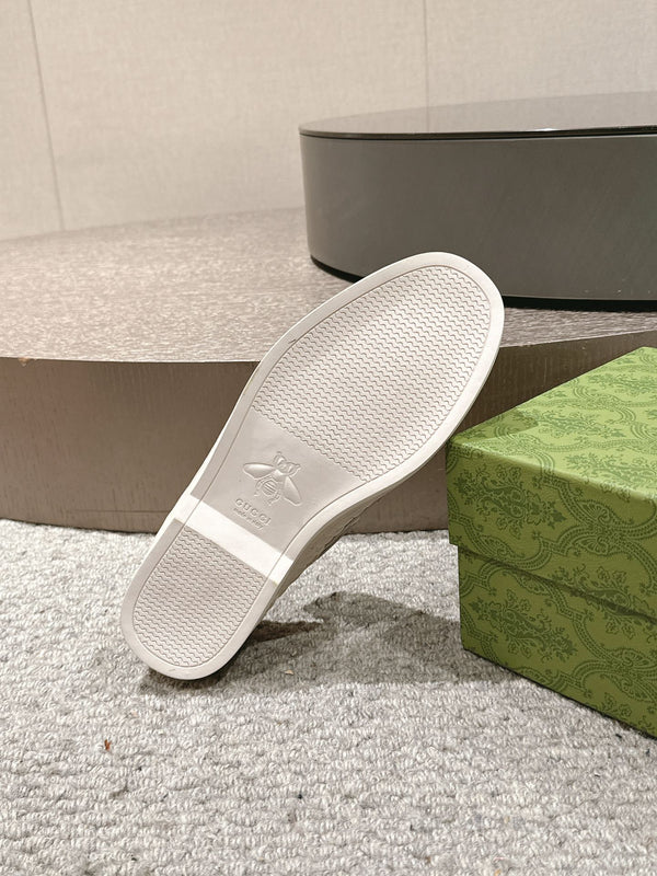 GG Men's 25 Loafer White Calfskin 592174