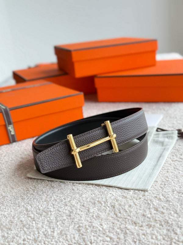 Cintura con fibbia HM H d'Ancre 32 mm in pelle color cioccolato nero 187773