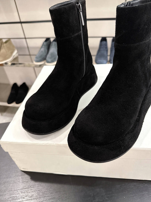 The Row SS2025. Boots Black Suede 543371