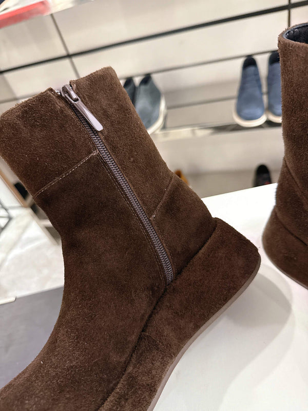 The Row SS2025. Boots Dark Brown Suede 543373