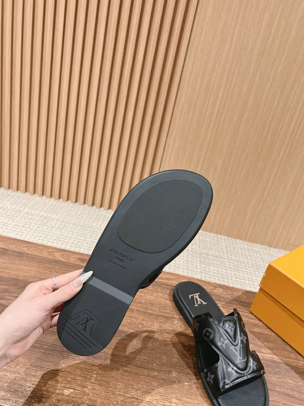 LV Oasis Black Monogram Calfskin