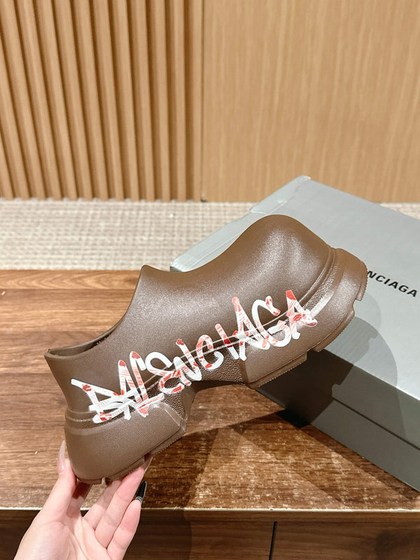 SCARPE DA CUOCO CON SUOLA SPESSA GRAFFITI IN GOMMA MARRONE