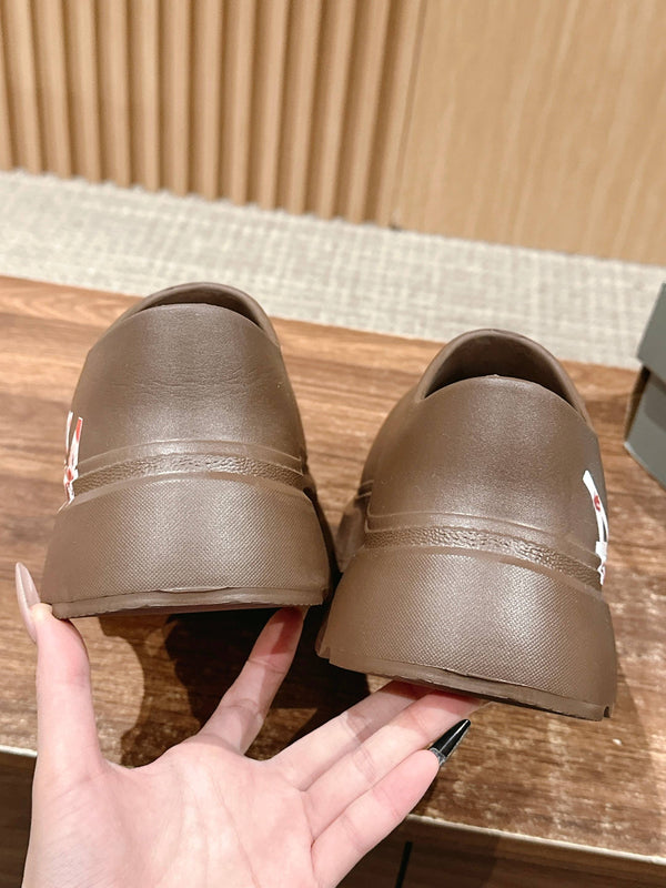 SCARPE DA CUOCO CON SUOLA SPESSA GRAFFITI IN GOMMA MARRONE