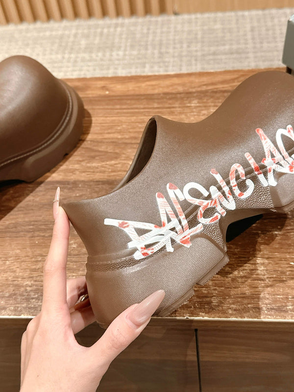 SCARPE DA CUOCO CON SUOLA SPESSA GRAFFITI IN GOMMA MARRONE