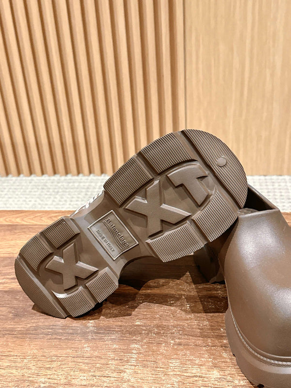 SCARPE DA CUOCO CON SUOLA SPESSA GRAFFITI IN GOMMA MARRONE