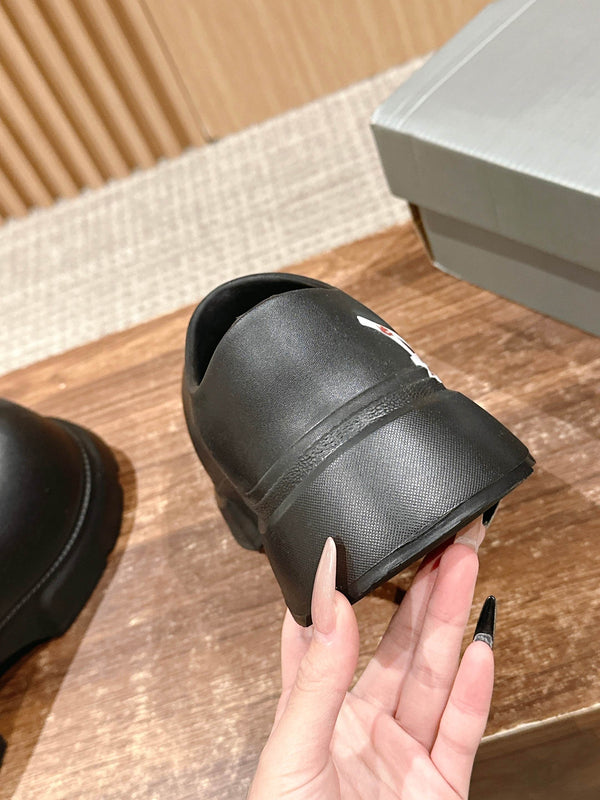 GRAFFITI THICK-SOLED CHEF SHOES IN BLACK RUBBER