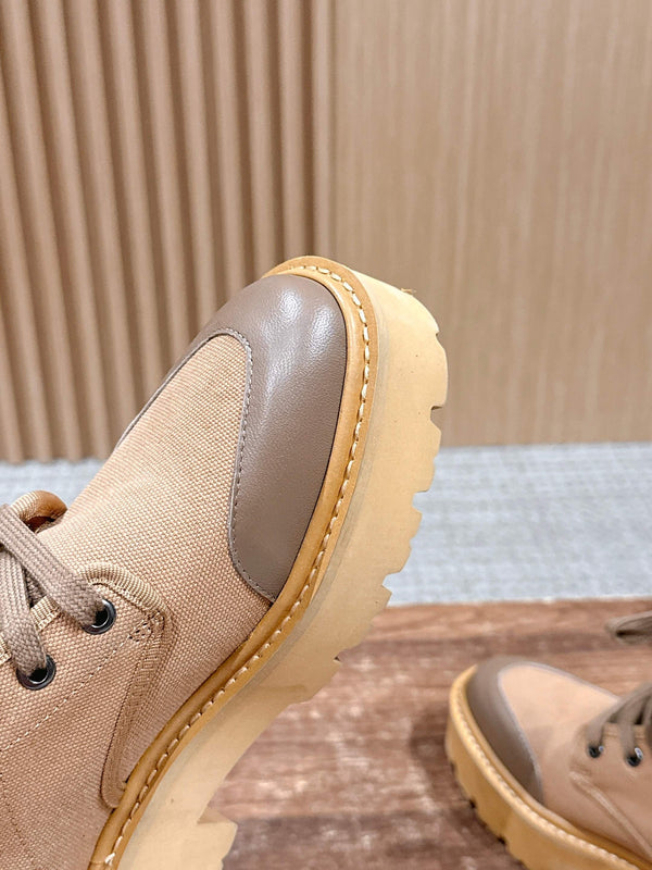 Celine 25 Bottes à lacets volumineuses en toile et veau couleur camel 554014