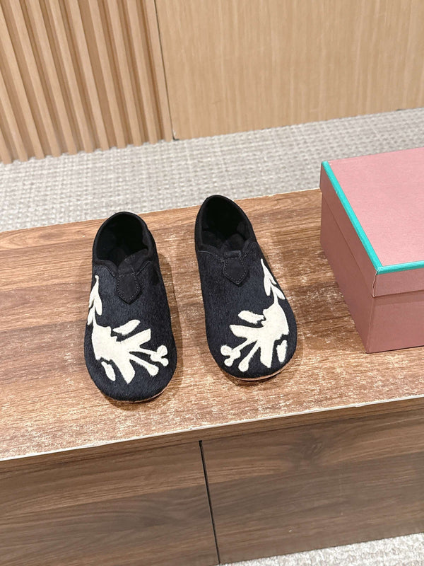 LP Floaty Embroidered Flats Loafer Black Suede 553988