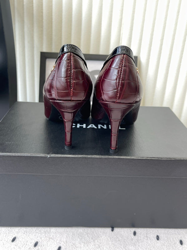 CC 26s Matthieu Blazy Pump 9.5cm Burgundy Embossed Leather 807479