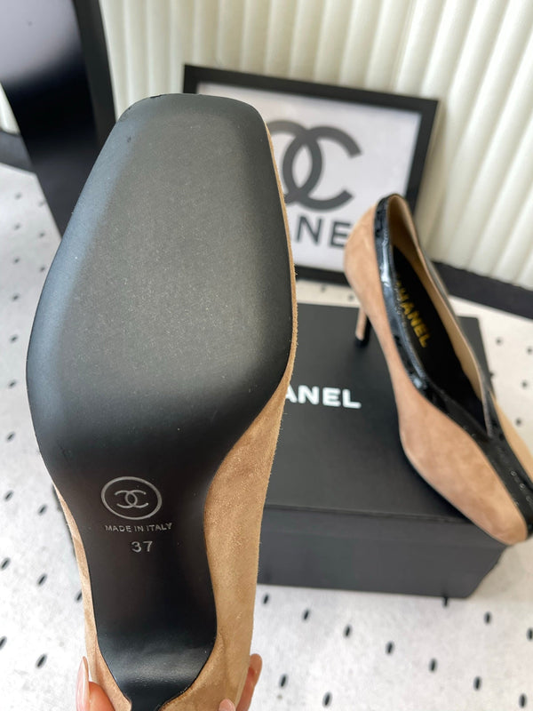 CC 26s Matthieu Blazy Pump 9.5cm Beige Suede 807481