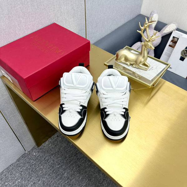 One Stud Sneaker Garavani Black Calfskin White Fabric