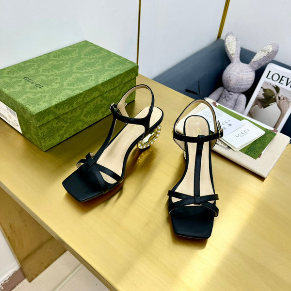 SANDALO TACCO MEDIO IN VITELLO NERO CON STRASS