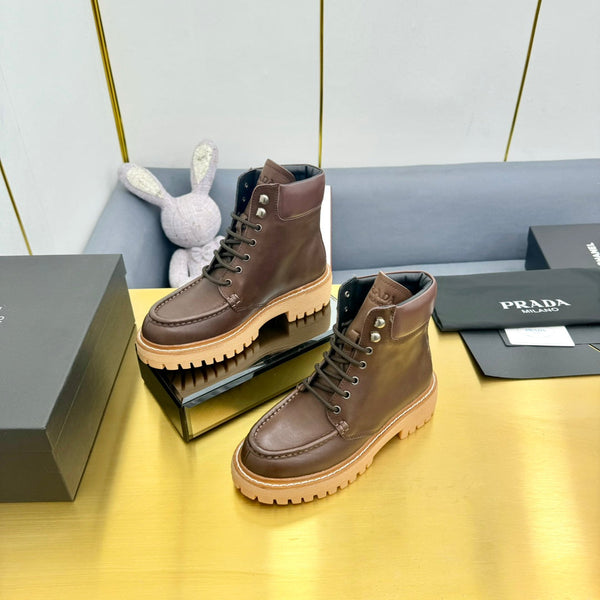 LACE-UP ANKLE BOOTS IN CHOCOLATE BROWN CALFSKIN