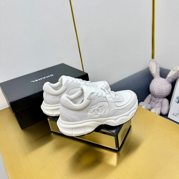 SNEAKER IN PALE GRAY SUEDE AND MESH