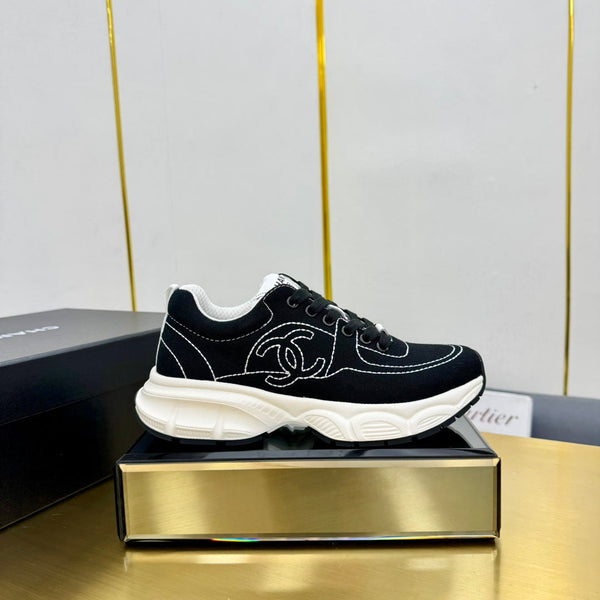 SNEAKER IN BLACK MIX WHITE BREATHABLE FABRIC