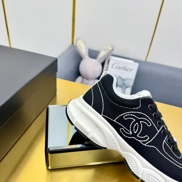 SNEAKER IN BLACK MIX WHITE BREATHABLE FABRIC