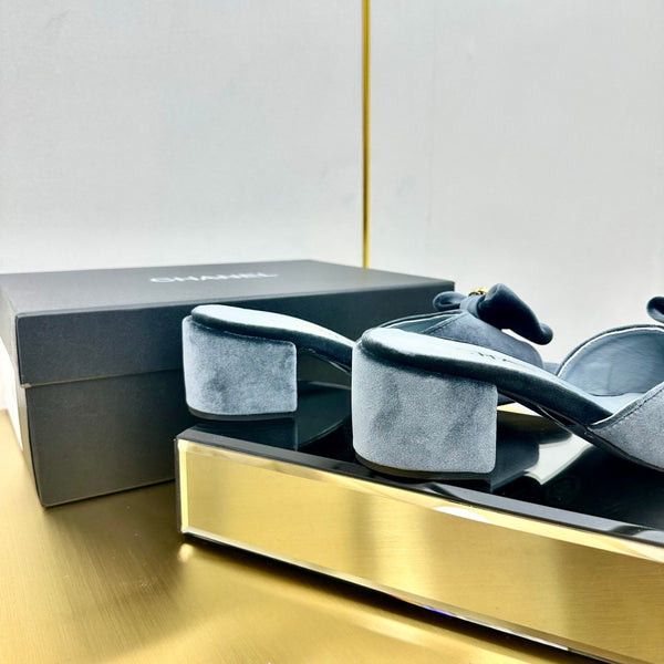 cc 25 bow mule sandal 50mm blue velvet 238474