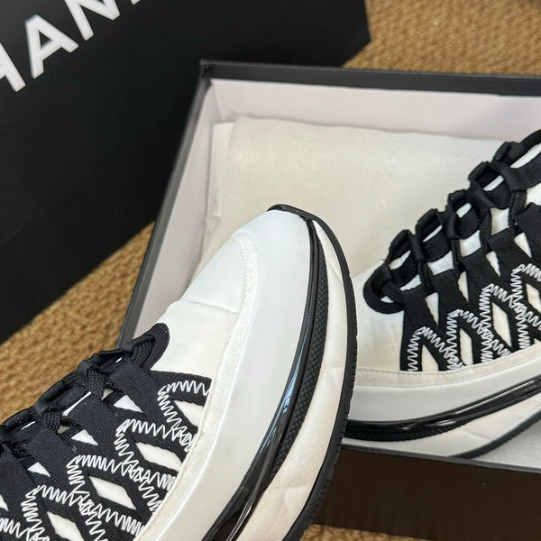 CC Sneaker Bianco Mix Nero Pelle di vitello e tessuto paracadute di seta 947510