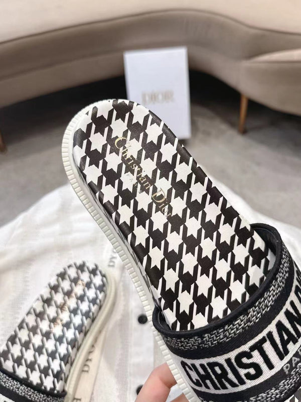 CD 26s Platform Sandals Black White Leather Fabric 944467
