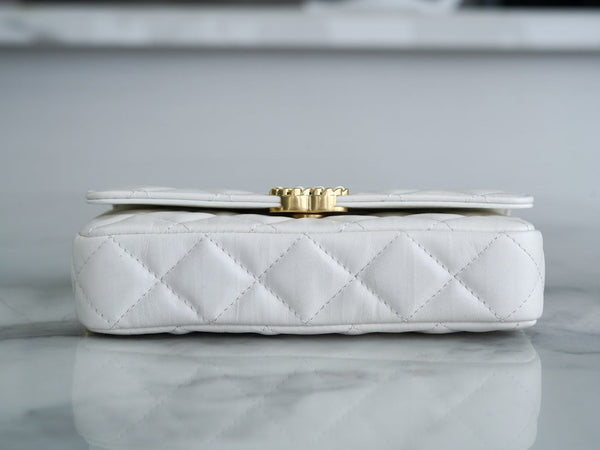 19 FLAP BAG 18 WHITE BODIN CALFSKIN GOLD HARDWARE