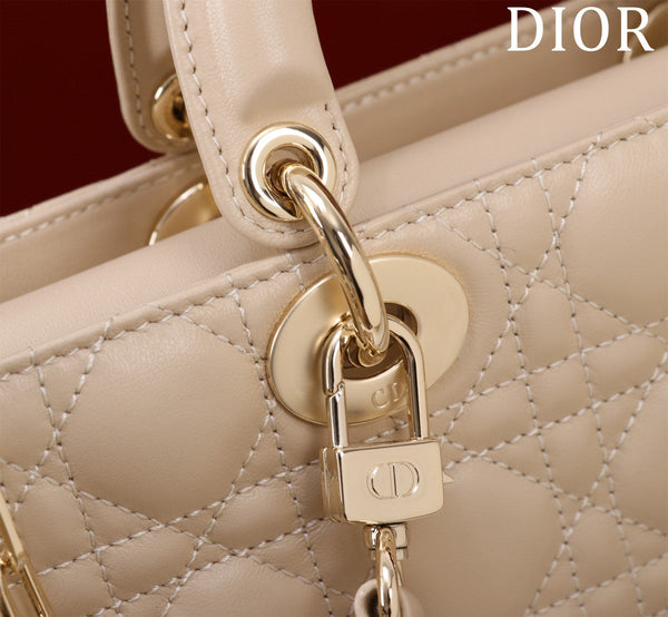 medium lady d-joy 26 light beige lambskin