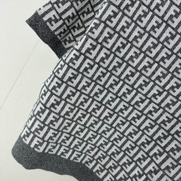 Fendi 25 Knitted Round Neck Short Sleeves Gray Wool F155
