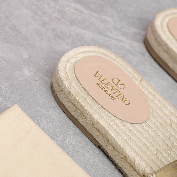 Vlogo Cut-Out Slide 20 Gold Calfskin Beige Sole Raffia