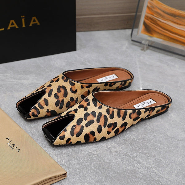 ALAIA FLAT MULE IN LEOPARD LAMBSKIN
