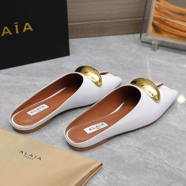 ALAIA FLAT MULE IN WHITE LAMBSKIN WITH GOLD HARDWARE