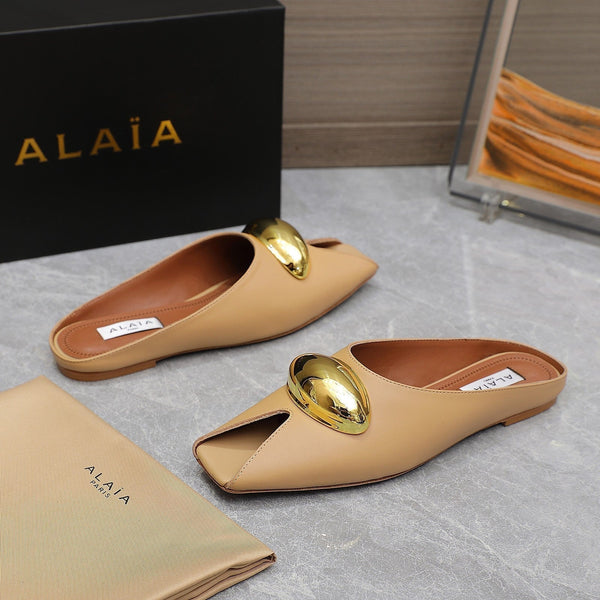 MULE PIATTA ALAIA IN PELLE DI AGNELLO COLOR SEPPIA CON FERRAMENTA ORO