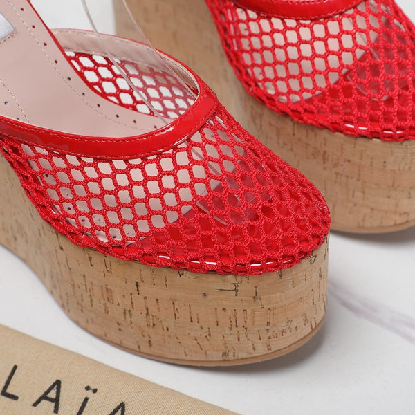 SANDALO ALAIA CON ZEPPA IN RETE ROSSO CILIEGIA E GOMMA BEIGE