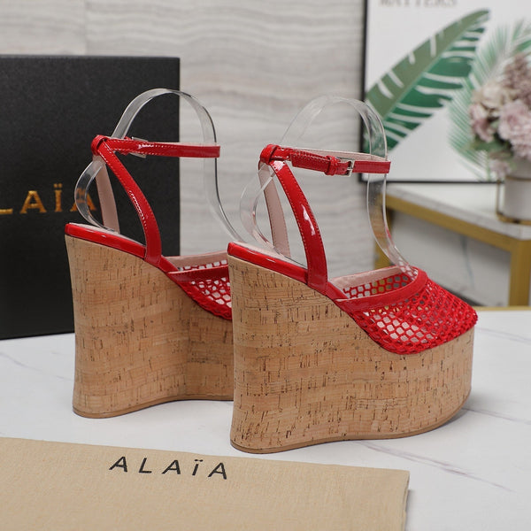SANDALO ALAIA CON ZEPPA IN RETE ROSSO CILIEGIA E GOMMA BEIGE