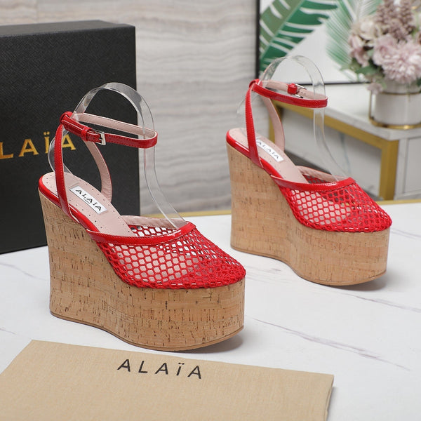 SANDALO ALAIA CON ZEPPA IN RETE ROSSO CILIEGIA E GOMMA BEIGE