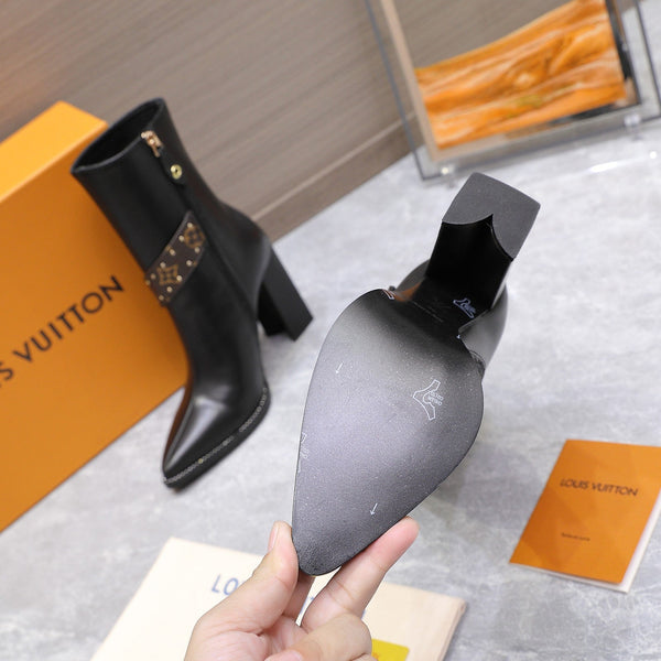 LV x Silhouette Stivali da cavaliere con tacco a V e punta 95 mm in pelle di pecora nera 425683