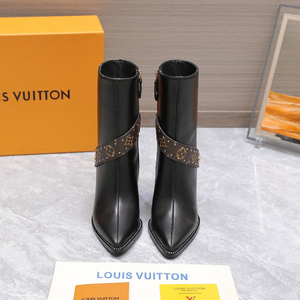 LV x Silhouette Stivali da cavaliere con tacco a V e punta 95 mm in pelle di pecora nera 425683