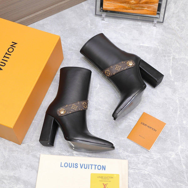 LV x Silhouette Stivali da cavaliere con tacco a V e punta 95 mm in pelle di pecora nera 425683