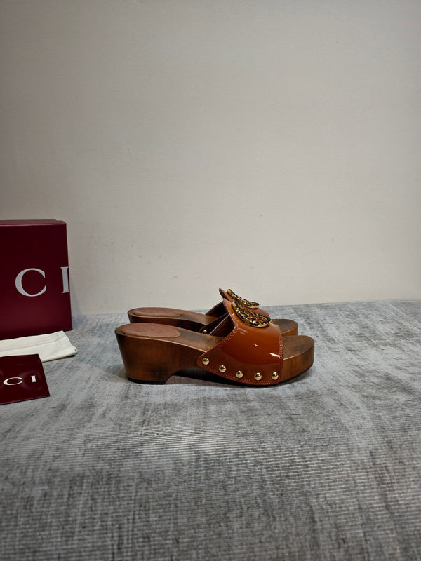 GG Wooden Clog Sandals Brown Patent Leather 864266