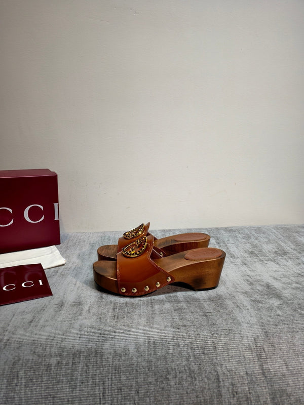 GG Wooden Clog Sandals Brown Patent Leather 864266