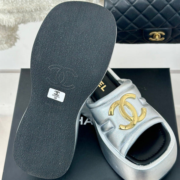 Ciabatte con plateau Double C grandi color argento