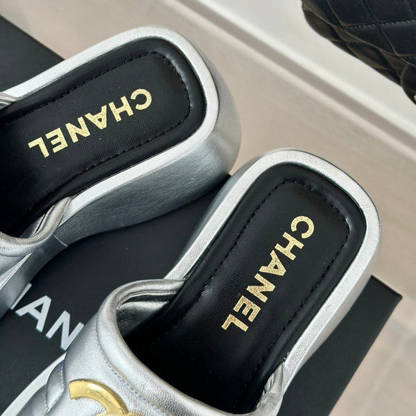 Ciabatte con plateau Double C grandi color argento